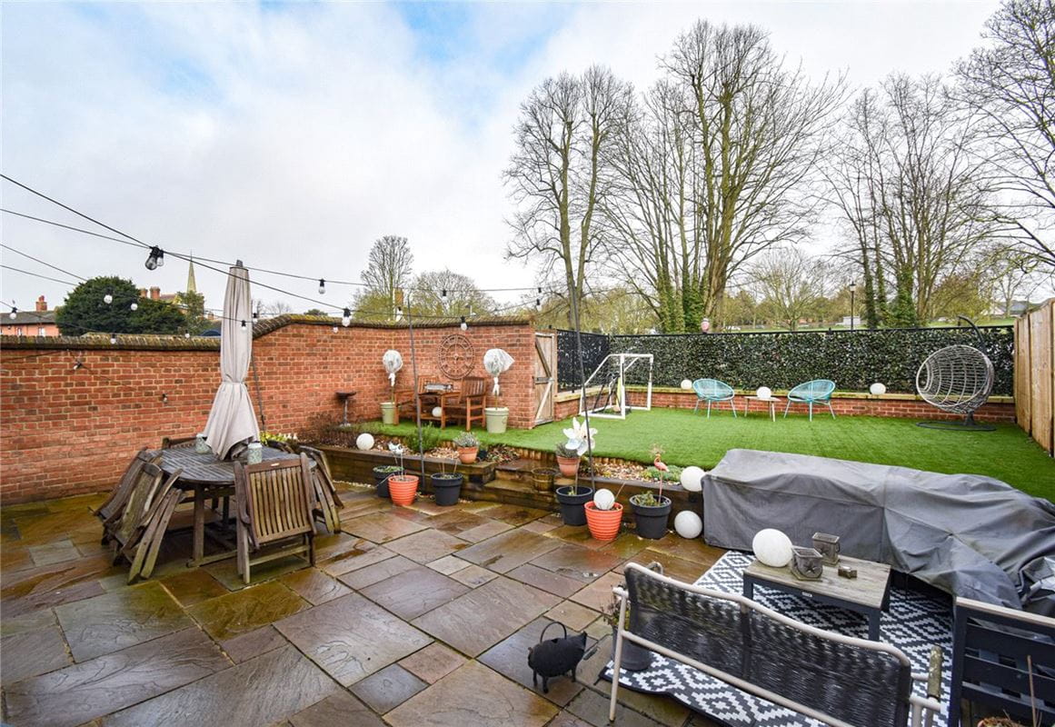 4 bedroom house, Constable Place, East Street CB10 - Available