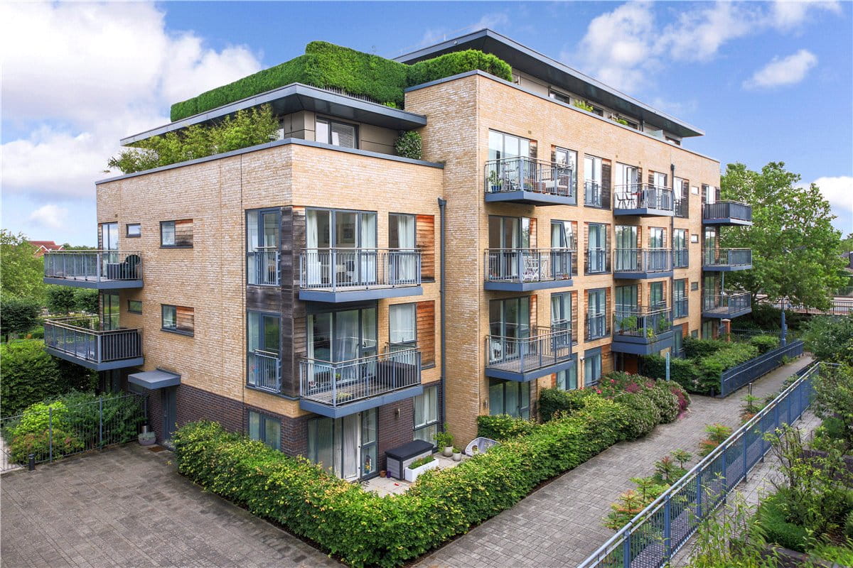 2 bedroom flat, Keynes House, Kingsley Walk CB5 - Available