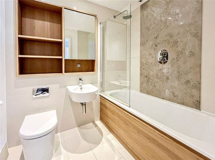 2 bedroom flat, Keynes House, Kingsley Walk CB5 - Available