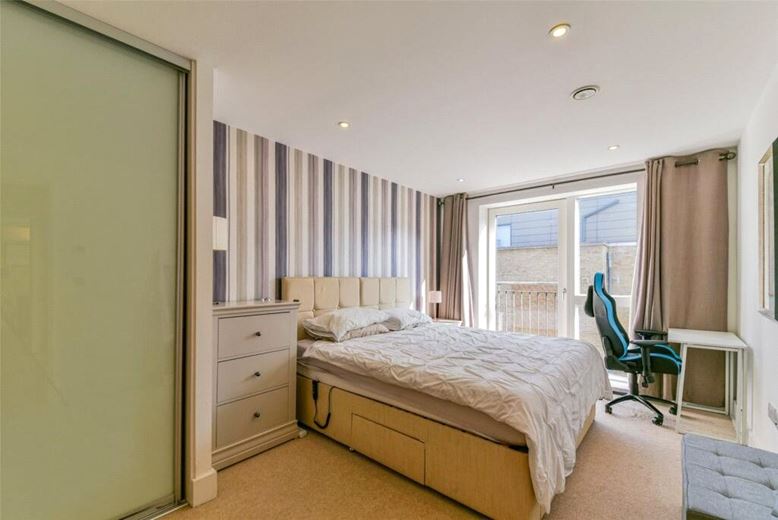 2 bedroom flat, Keynes House, Kingsley Walk CB5 - Available