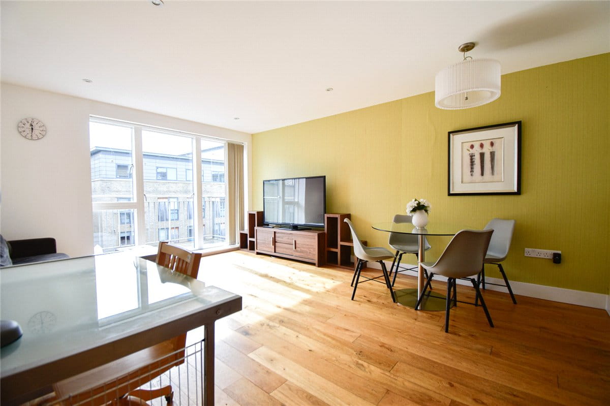 2 bedroom flat, Keynes House, Kingsley Walk CB5 - Let Agreed