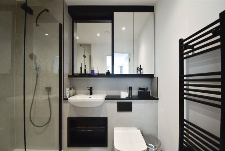 2 bedroom flat, Aston Terrace, Cambridge CB3 - Available