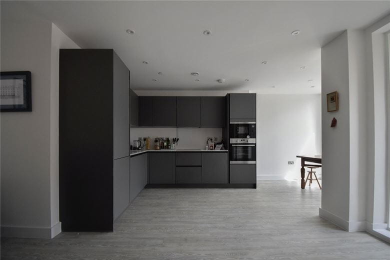 2 bedroom flat, Aston Terrace, Cambridge CB3 - Available