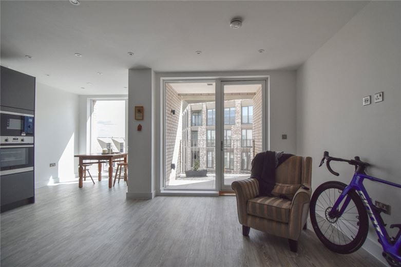 2 bedroom flat, Aston Terrace, Cambridge CB3 - Available