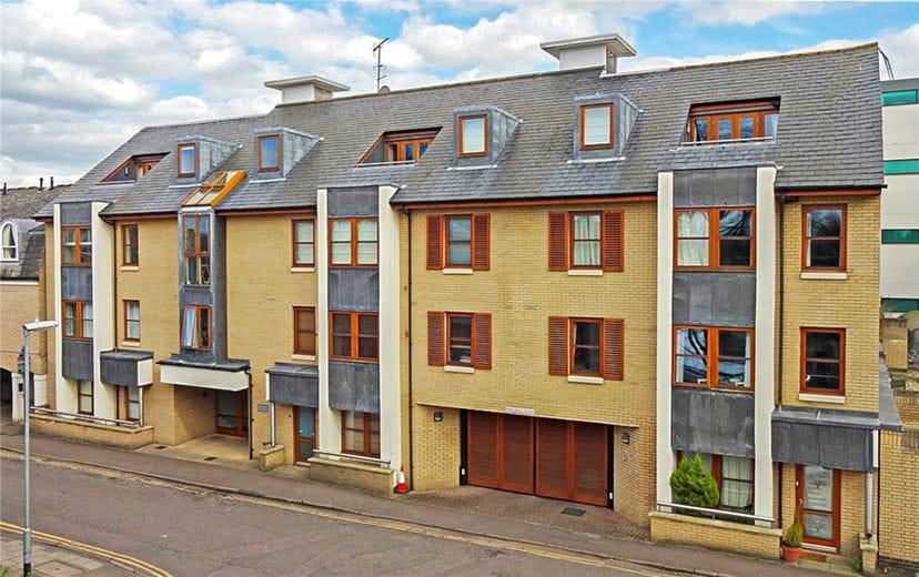 1 bedroom flat, Garden Court, Adam & Eve Street CB1