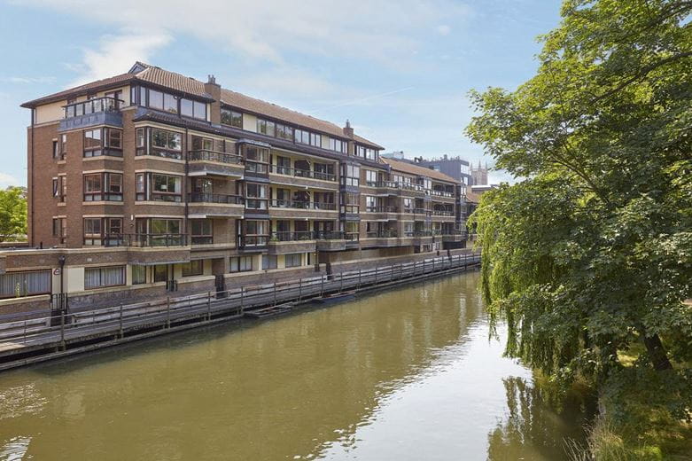 2 bedroom house, Beaufort Place, Thompsons Lane CB5 - Available
