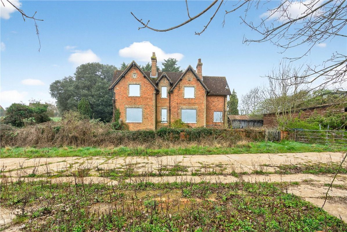  House, Limbersey Lane, Maulden MK45 - Available