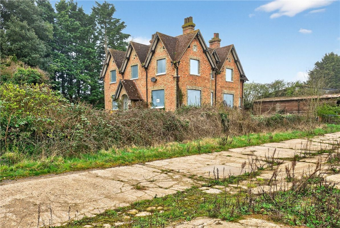  House, Limbersey Lane, Maulden MK45 - Available