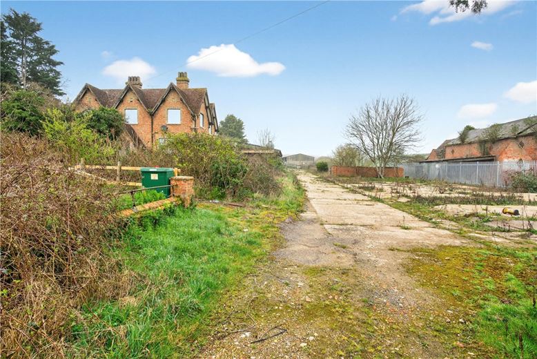  House, Limbersey Lane, Maulden MK45 - Available