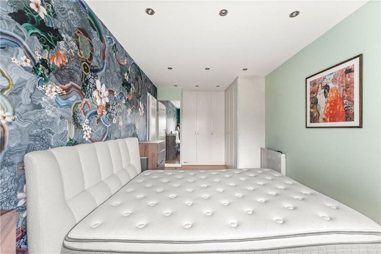 1 bedroom flat, Hereford House, 11 Ovington Gardens SW3 - Available