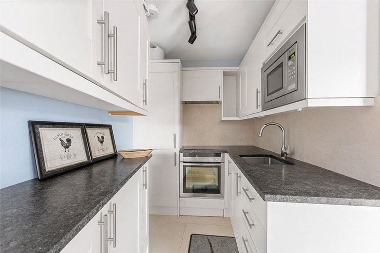 1 bedroom flat, Hereford House, 11 Ovington Gardens SW3 - Available