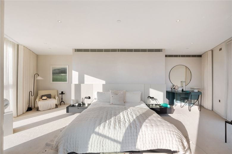 4 bedroom flat, Waterfront Drive, Chelsea Waterfront SW10 - Available