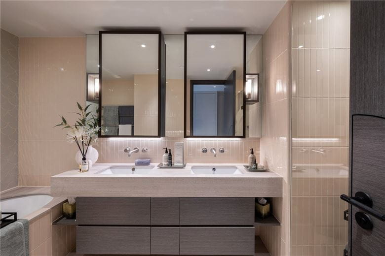 4 bedroom flat, Waterfront Drive, Chelsea Waterfront SW10 - Available