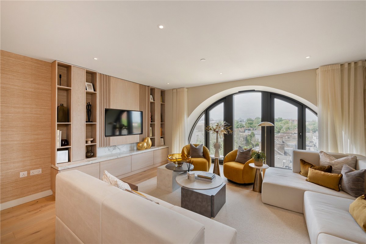 4 bedroom flat, Waterfront Drive, Chelsea Waterfront SW10 - Available