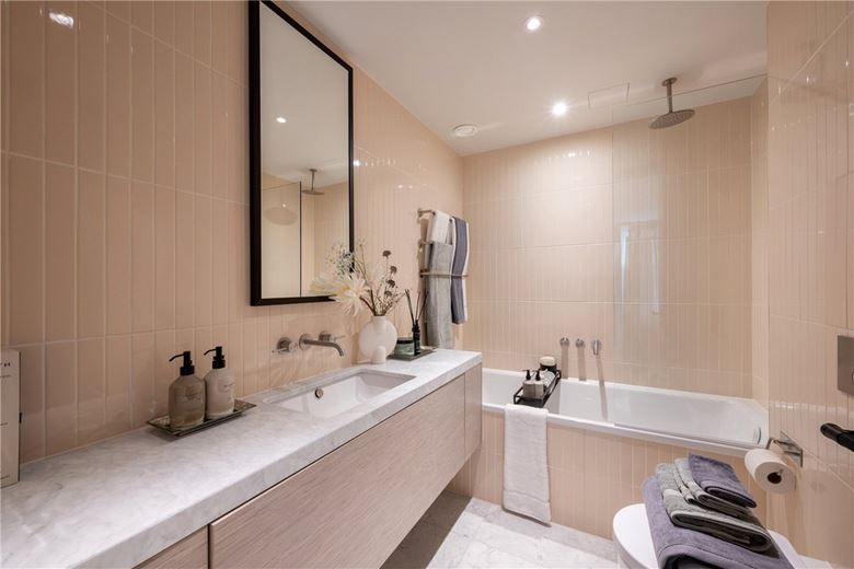 5 bedroom flat, Waterfront Drive, Chelsea Waterfront SW10 - Available