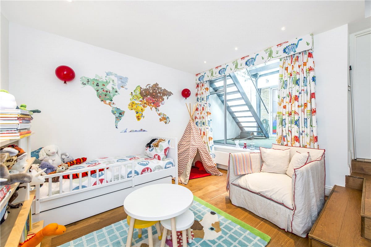 4 bedroom house, Limerston Street, Chelsea SW10 - Sold