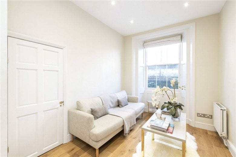 2 bedroom flat, Cromwell Road, Earls Court SW5 - Available