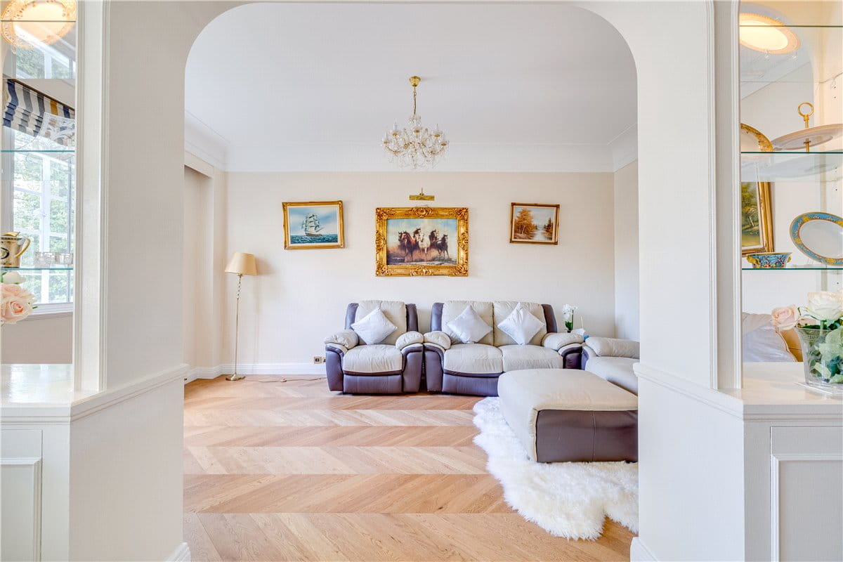 3 bedroom flat, Hyde Park Place, London W2 - Available