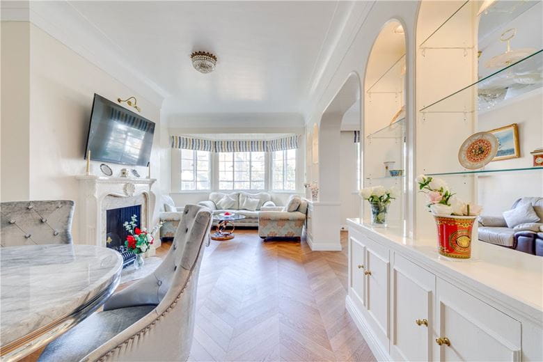 3 bedroom flat, Hyde Park Place, London W2 - Available