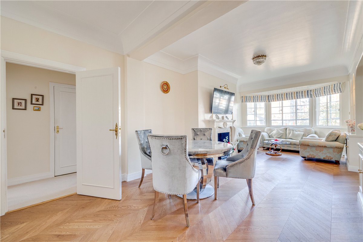 3 bedroom flat, Hyde Park Place, London W2 - Available