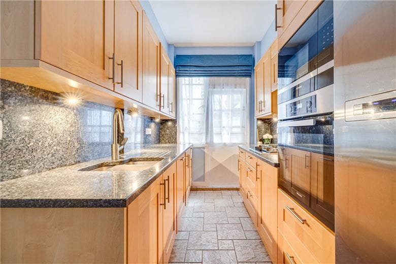 3 bedroom flat, Hyde Park Place, London W2 - Available