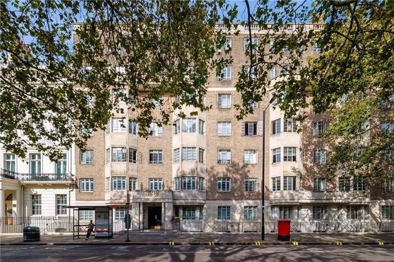 3 bedroom flat, Hyde Park Place, London W2 - Available