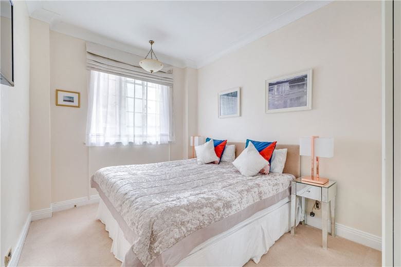 3 bedroom flat, Hyde Park Place, London W2 - Available