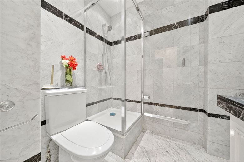 3 bedroom flat, Hyde Park Place, London W2 - Available