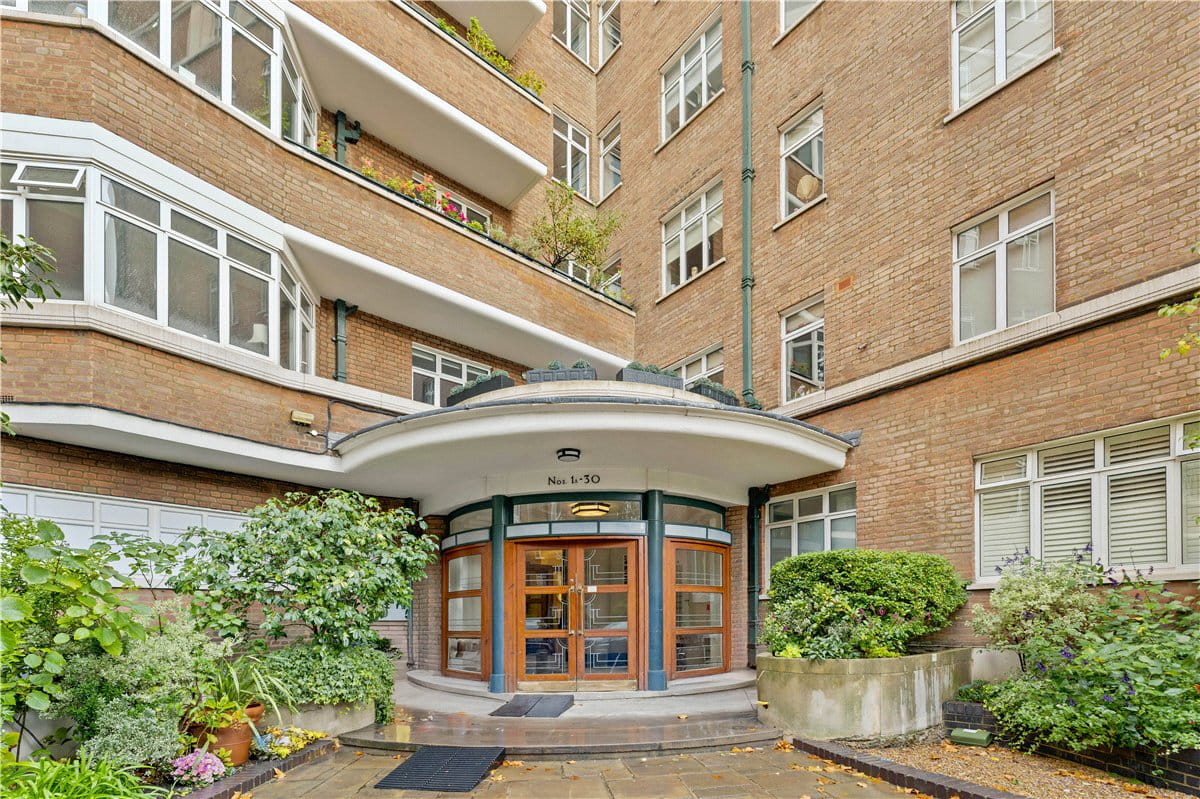 2 bedroom flat, Melton Court, South Kensington SW7 - Available