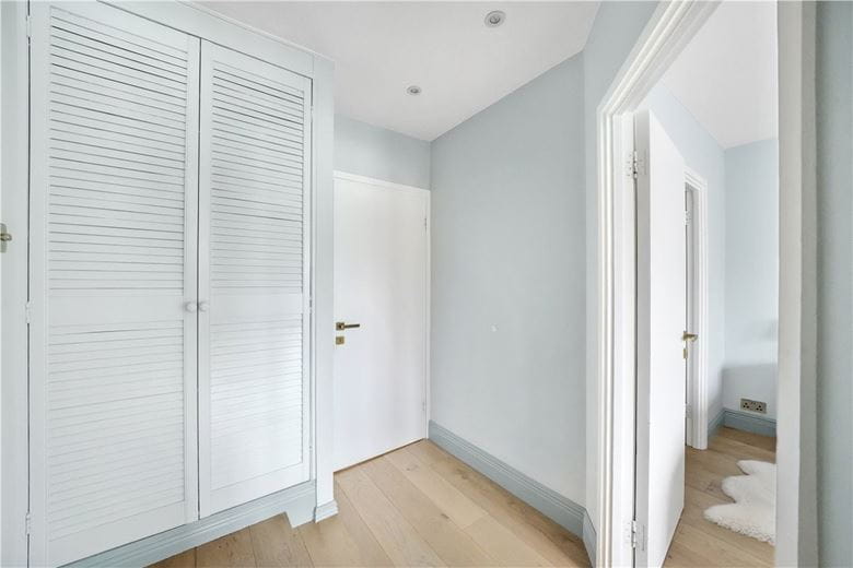 2 bedroom flat, Ennismore Gardens, London SW7 - Available