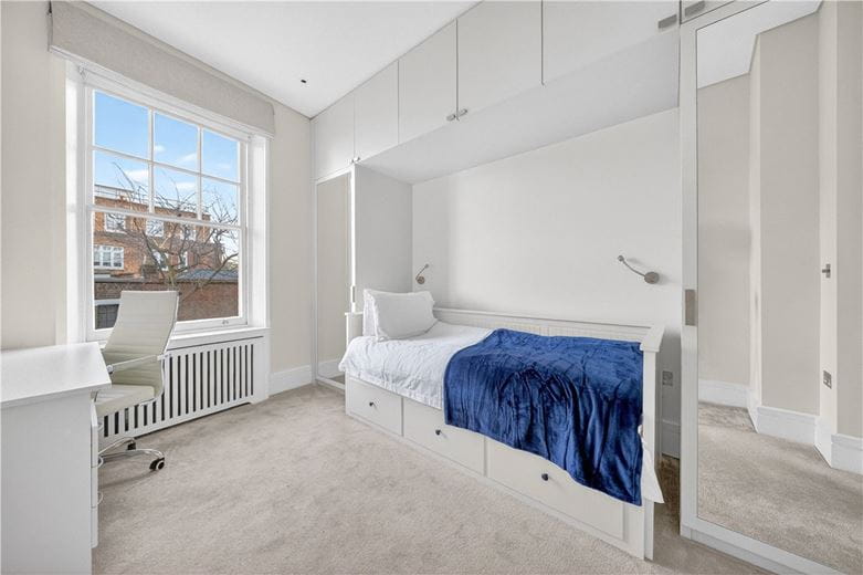 4 bedroom flat, Wynnstay Gardens, Kensington W8 - Available