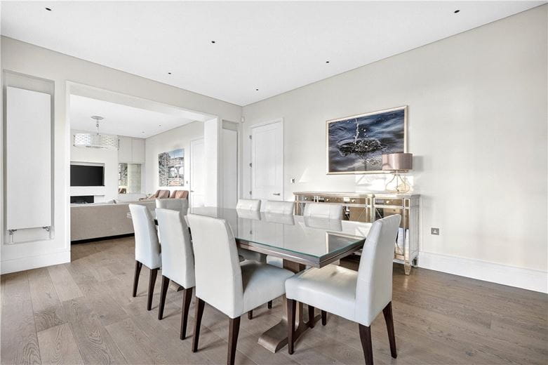 4 bedroom flat, Wynnstay Gardens, Kensington W8 - Available
