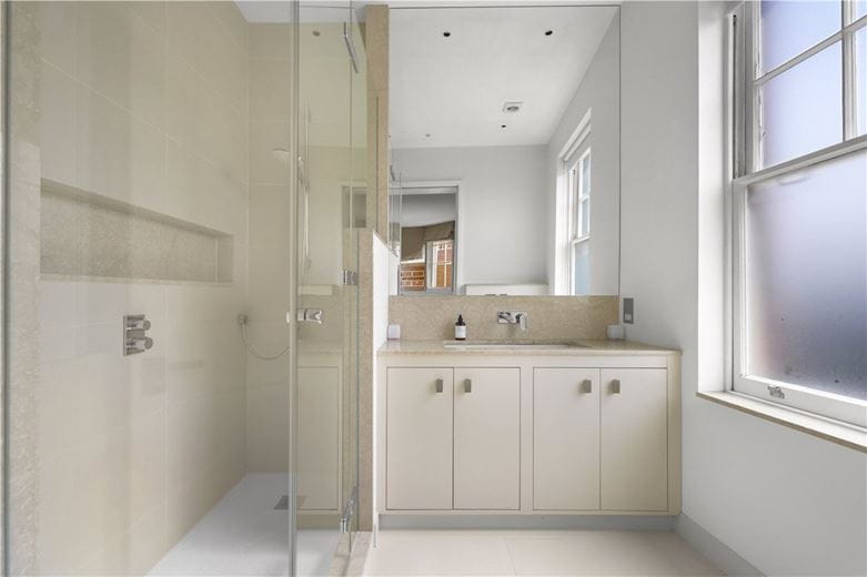 4 bedroom flat, Wynnstay Gardens, Kensington W8 - Available