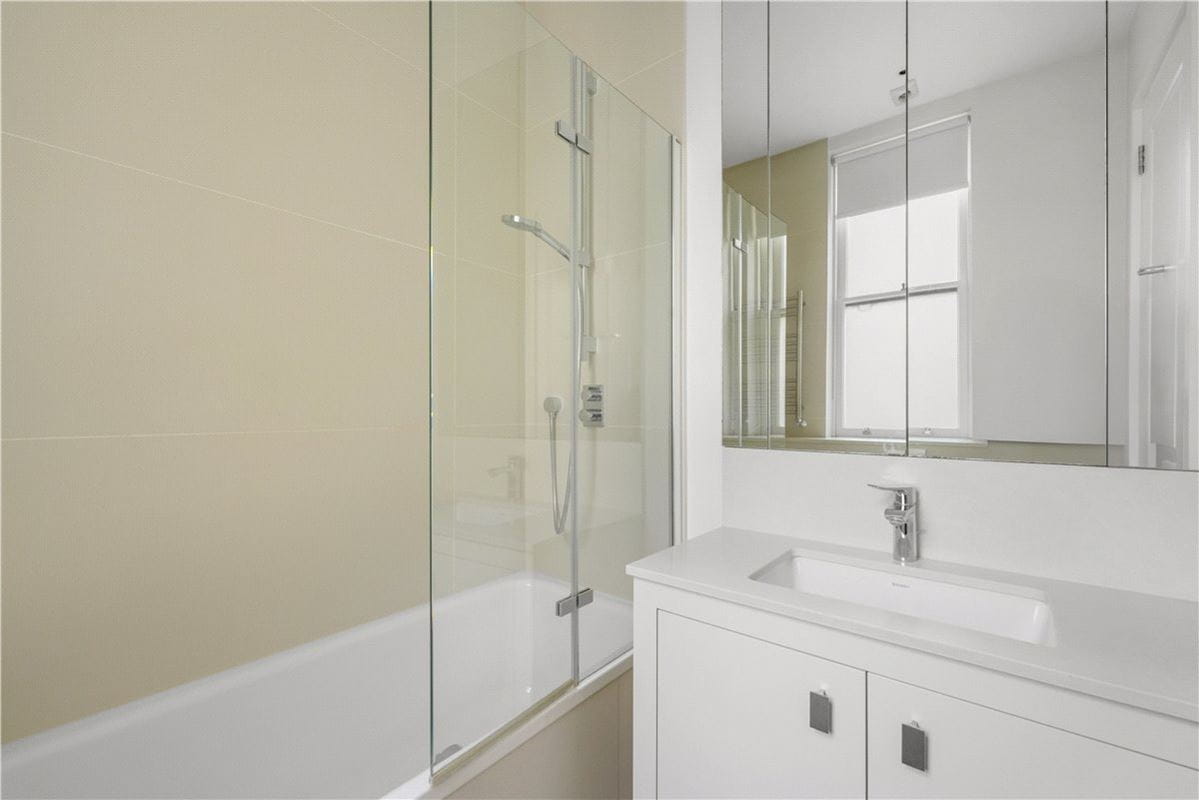 4 bedroom flat, Wynnstay Gardens, Kensington W8 - Available