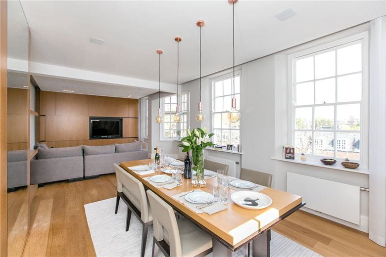 3 bedroom flat, The Little Boltons, Chelsea SW5 - Available