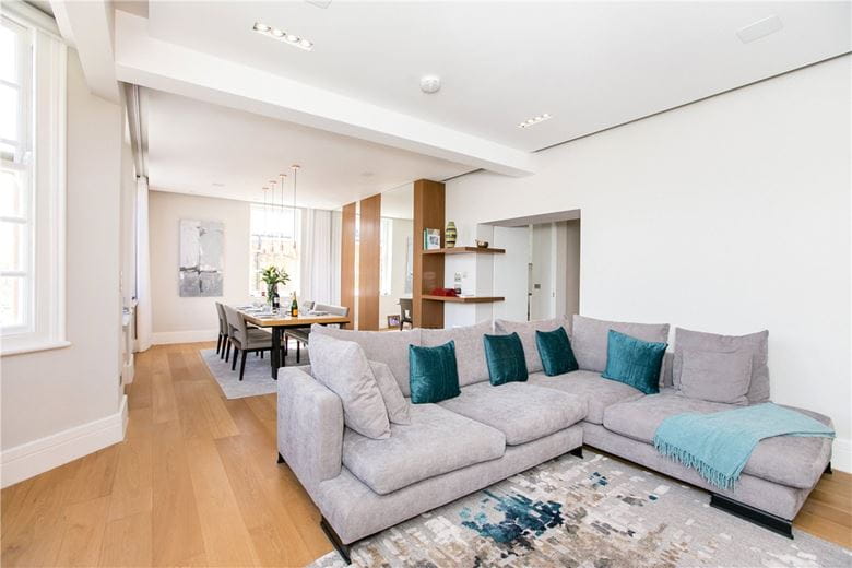 3 bedroom flat, The Little Boltons, Chelsea SW5 - Available