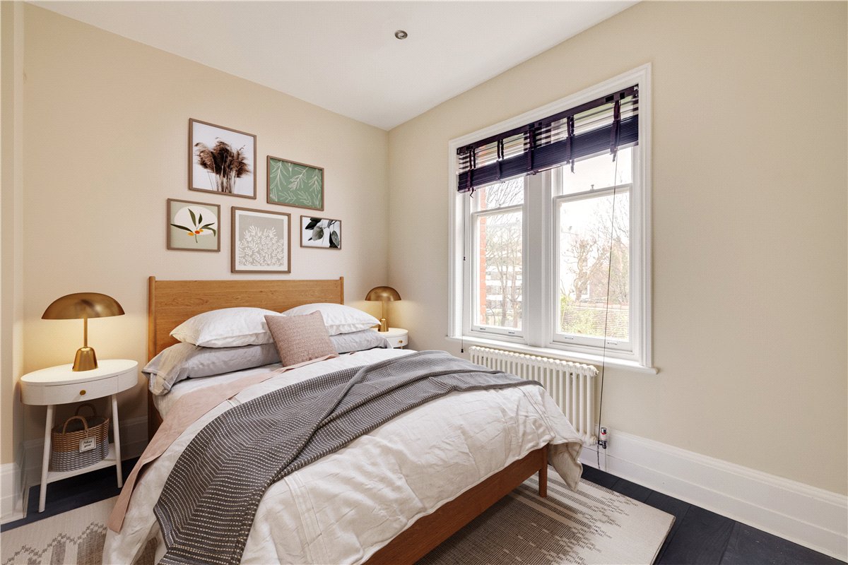 2 bedroom flat, Holland Park Road, Holland Park W14 - Available
