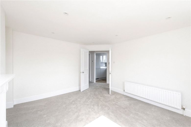 2 bedroom flat, Coleherne Road, West Brompton SW10 - Available
