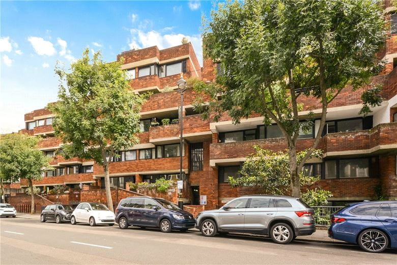 3 bedroom flat, Tachbrook Street, Pimlico SW1V - Available