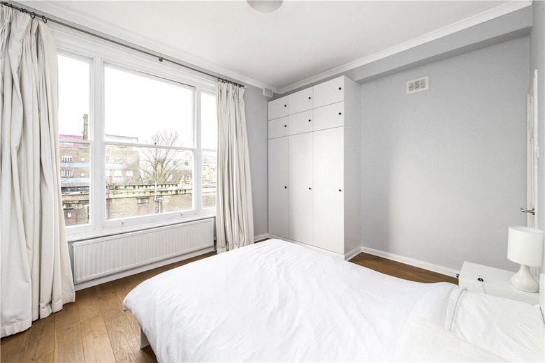 2 bedroom flat, Holland Road, Holland Park W14 - Available