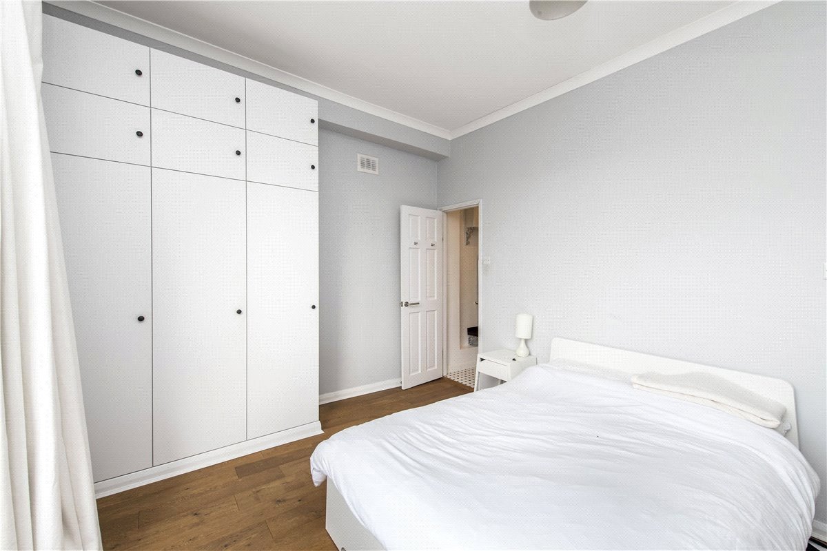 2 bedroom flat, Holland Road, Holland Park W14 - Available