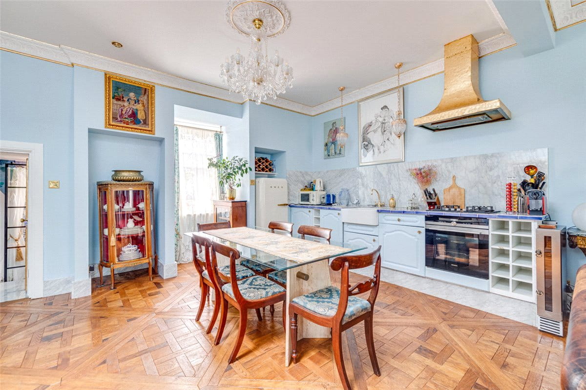 1 bedroom flat, Sloane Gardens, Chelsea SW1W - Available