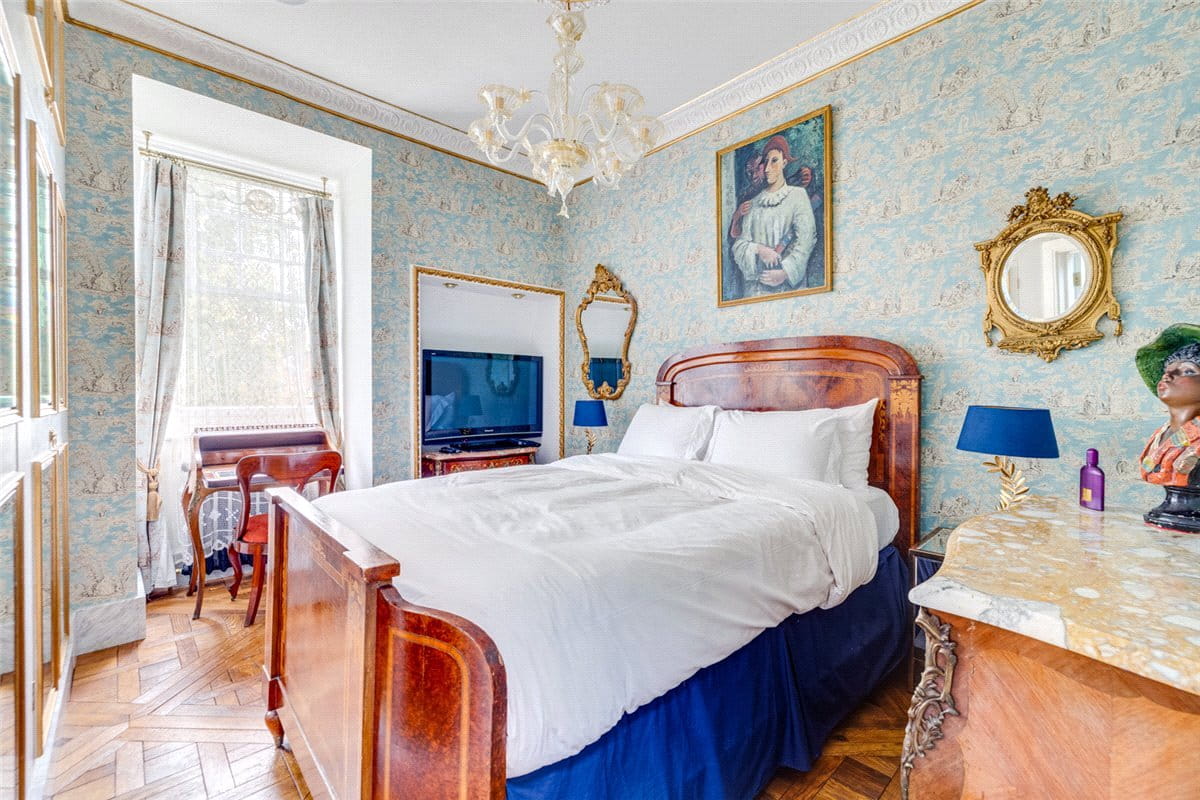 1 bedroom flat, Sloane Gardens, Chelsea SW1W - Available