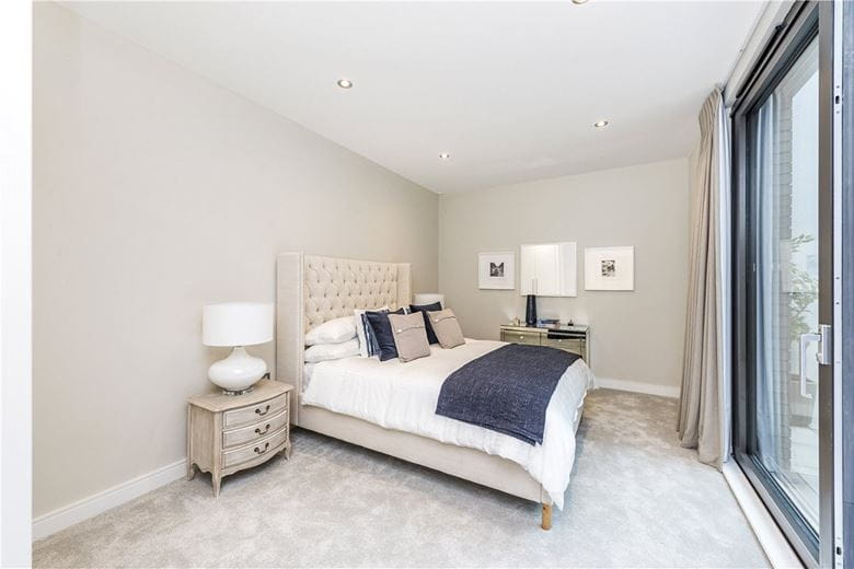3 bedroom flat, Elgin Avenue, Maida Vale W9 - Sold