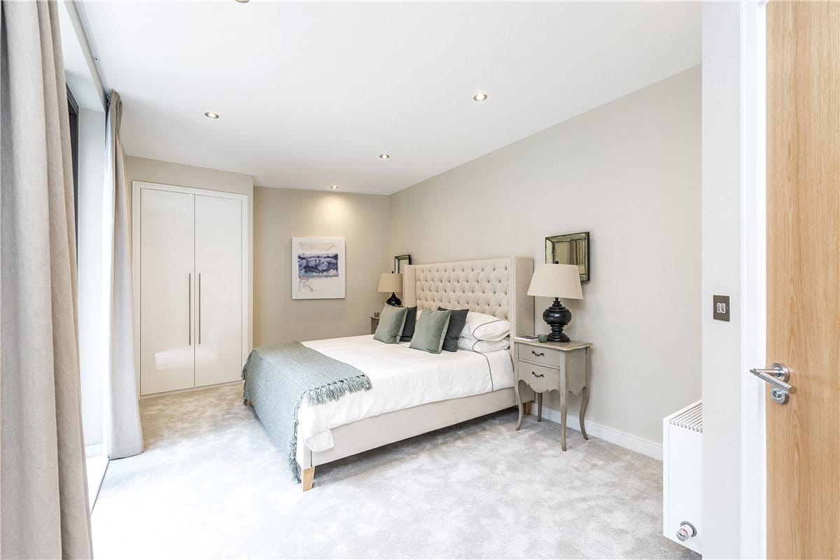 3 bedroom flat, Elgin Avenue, Maida Vale W9 - Sold