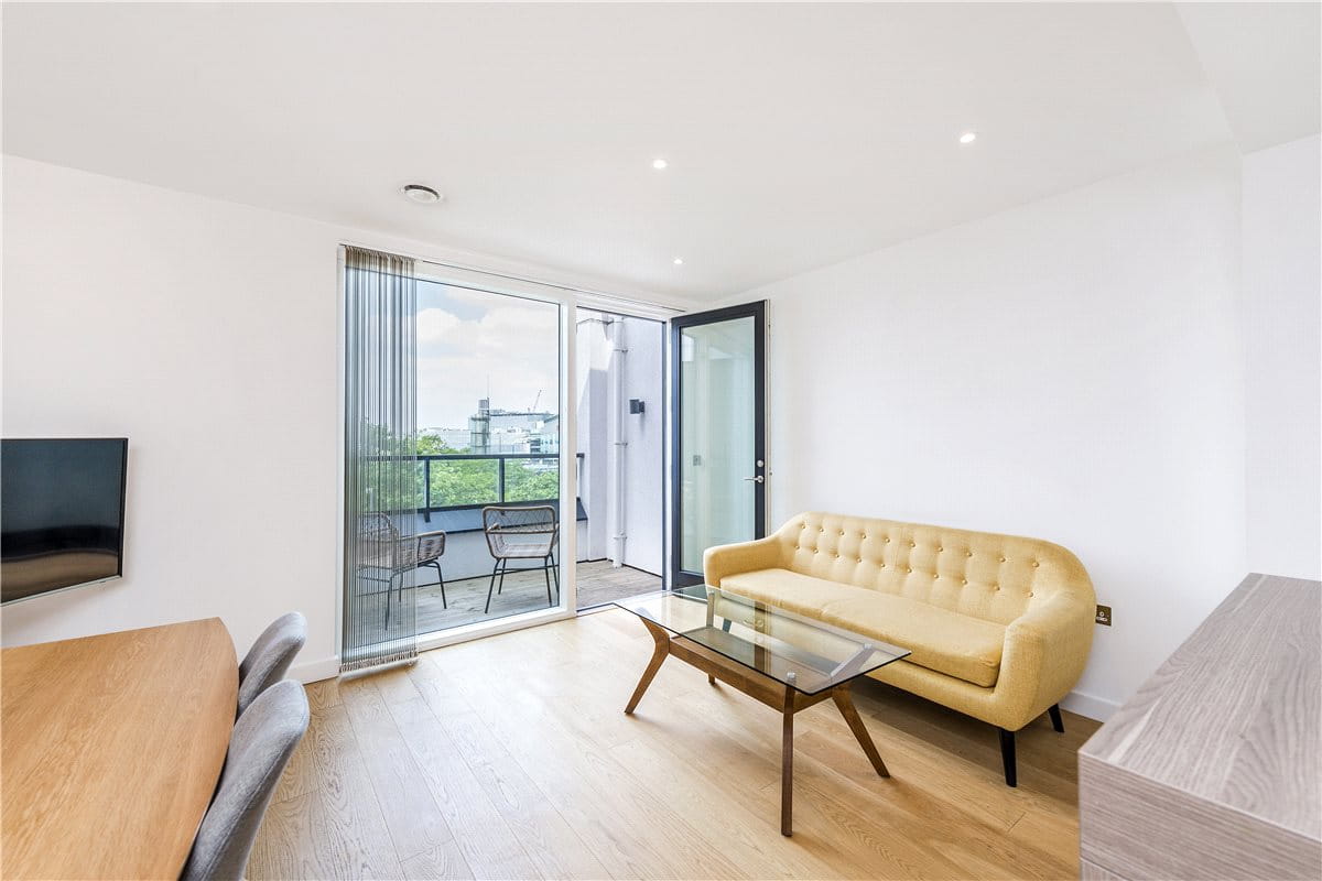2 bedroom flat, Holland Park Avenue, Holland Park W11 - Available
