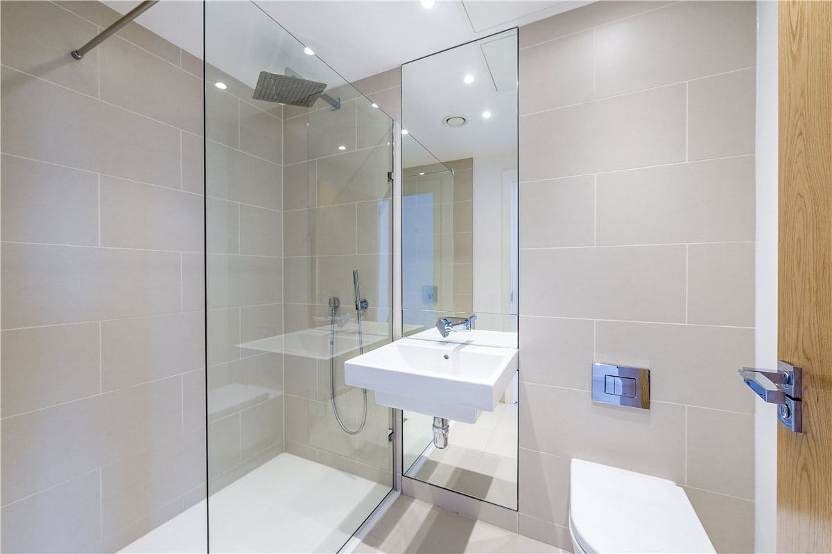 2 bedroom flat, Holland Park Avenue, Holland Park W11 - Available