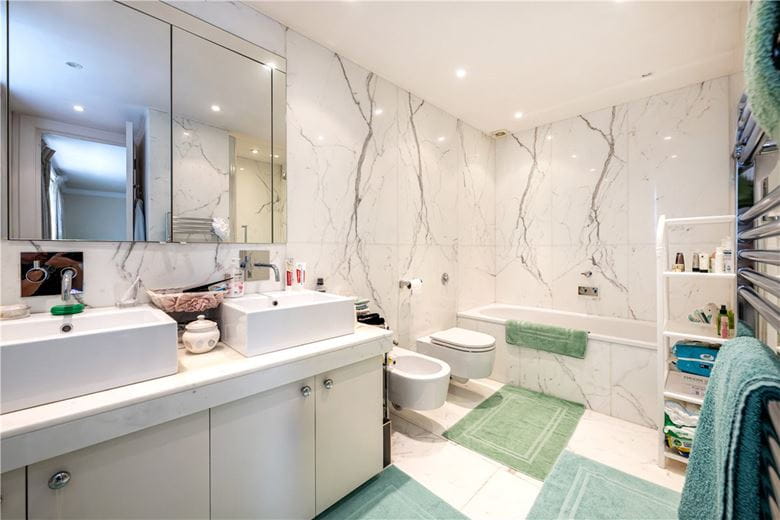 3 bedroom flat, Hans Place, Chelsea SW1X - Available