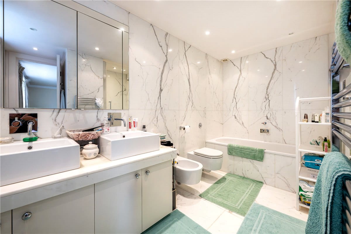 3 bedroom flat, Hans Place, Chelsea SW1X - Available