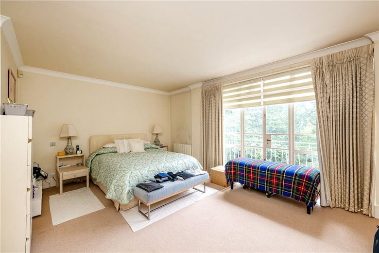 3 bedroom flat, Hans Place, Chelsea SW1X - Available